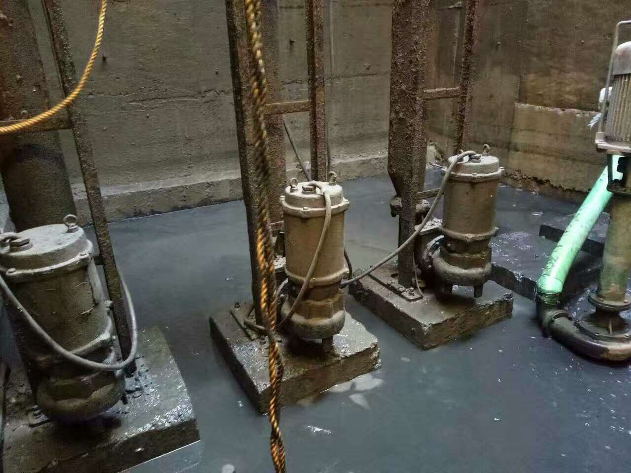 黄圃镇污水池清理