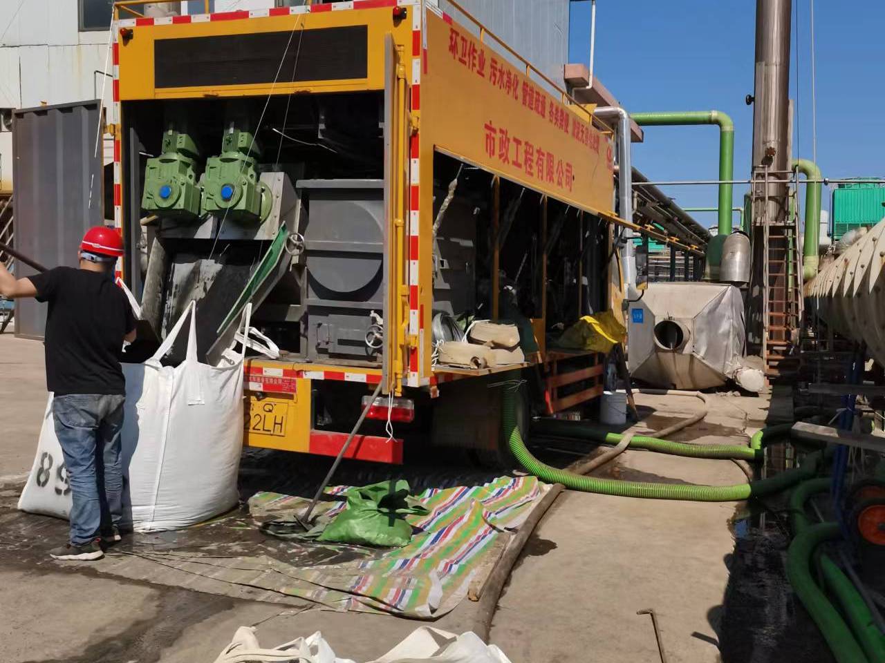 黄圃镇淤泥压干处理